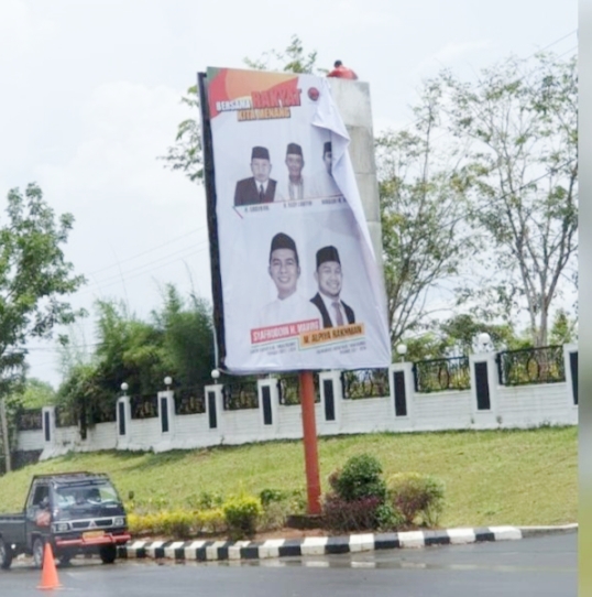 Pemkab Biarkan Baliho Tanpa Izin , Pihak Berwajib Diminta Lakukan Penyelidikan Anggaran Rp8 Miliar