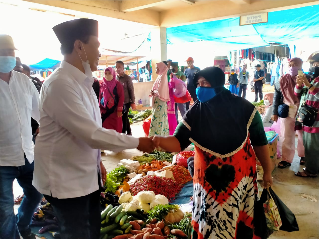 Pedagang Pasar Pagatan Senang Bertemu Zairullah