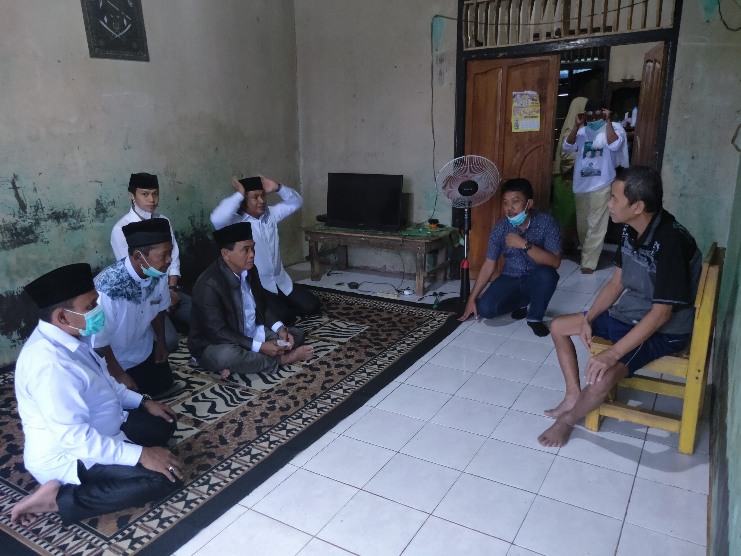 Ditengah Padatnya Jadwal Kampanye, Zairullah Sempatkan Jenguk Warga Yang Sakit