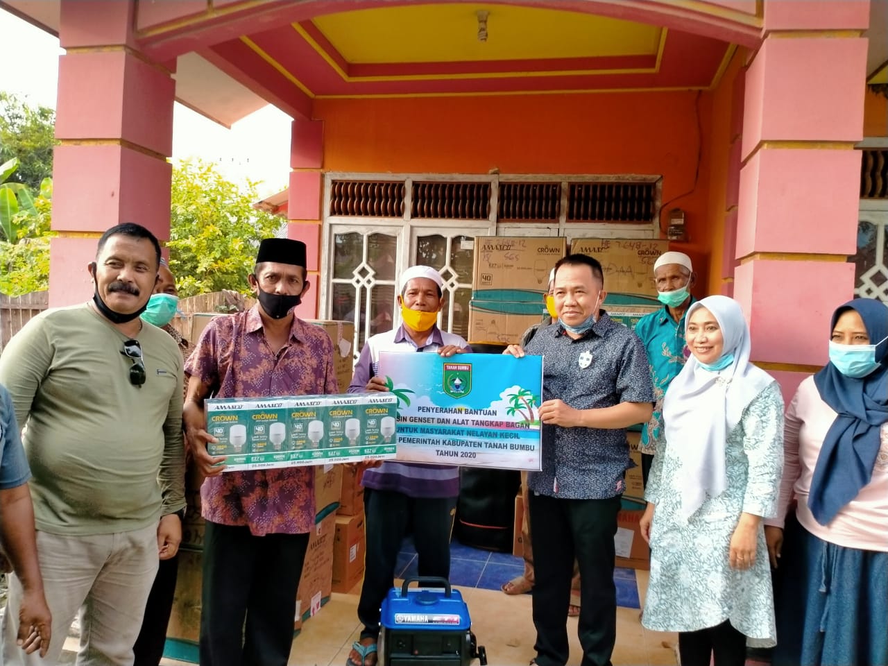 Bupati Bantu Nelayan Desa Batuah dan Gusunge