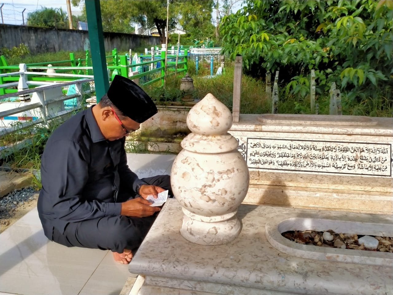 Jelang Pencoblosan, Zairulllah Berolahraga dan Ziarah Kubur