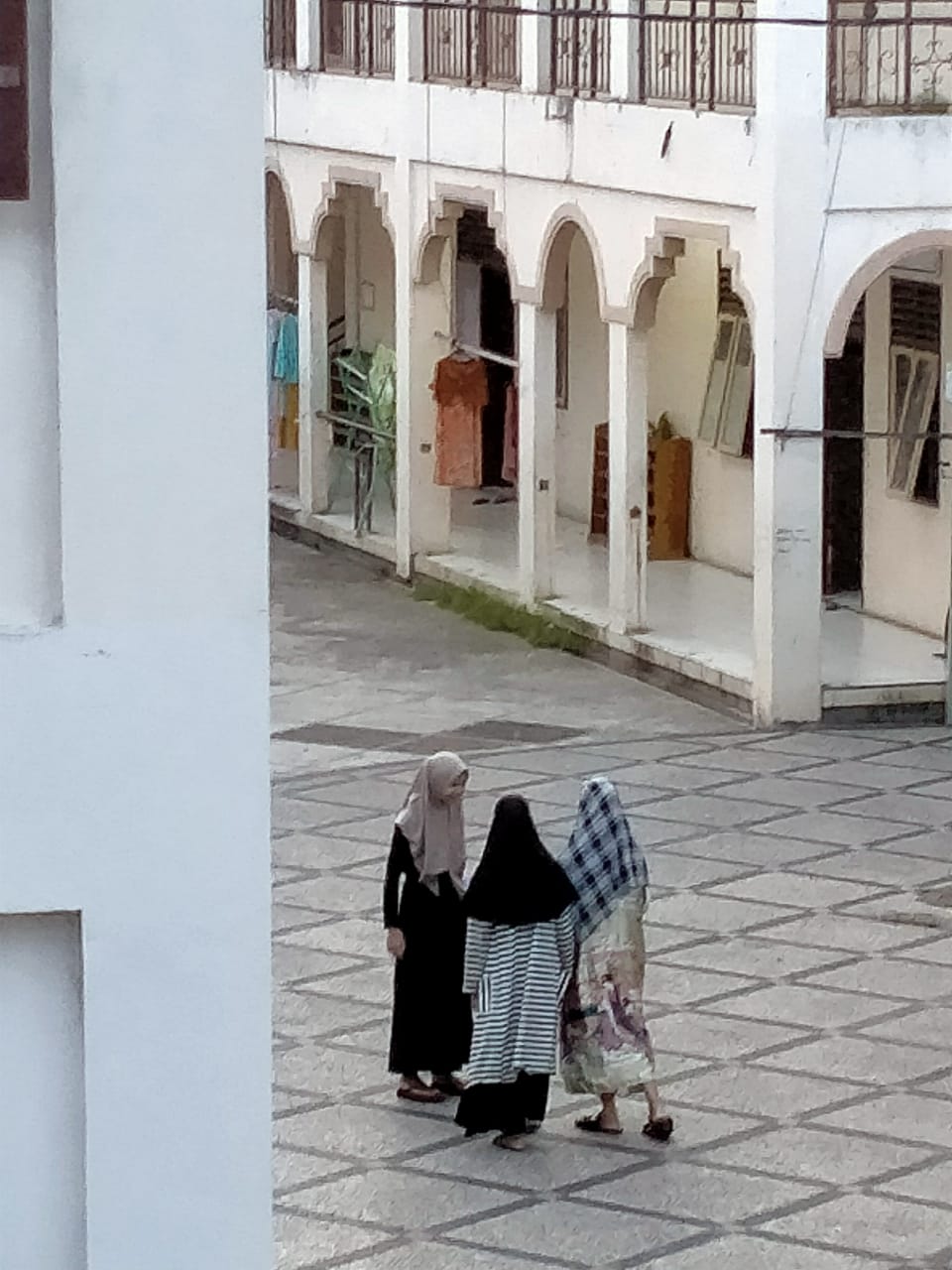 Setelah ” Ayah Mereka” Terpilih Jadi Bupati, Anak Istana Girang