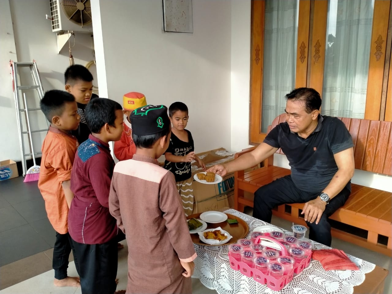 Zairullah: Ayo Nak Makan Kuenya