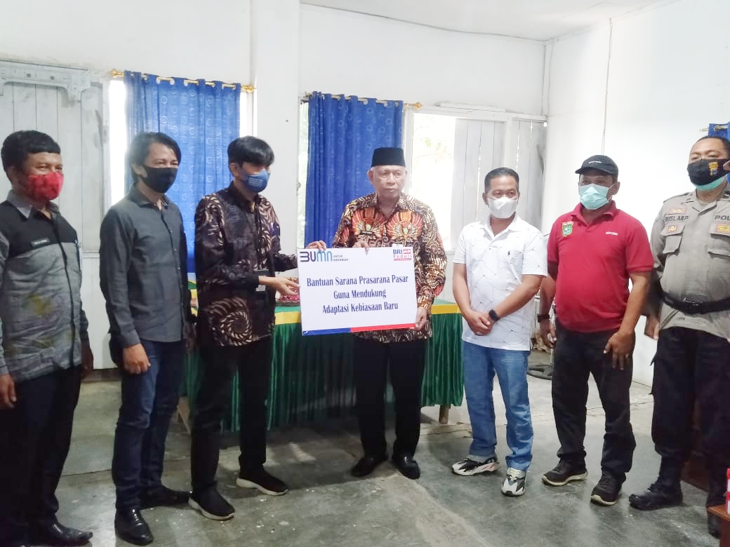 Pemkab Tanbu Terima Bantuan Sarana Prasarana Pasar Dari BRI Cabang Batulicin