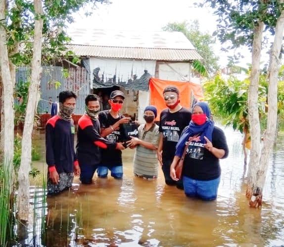 Radja Band Bantu Korban Banjir di Jajangkit dan Sungai Tabuk