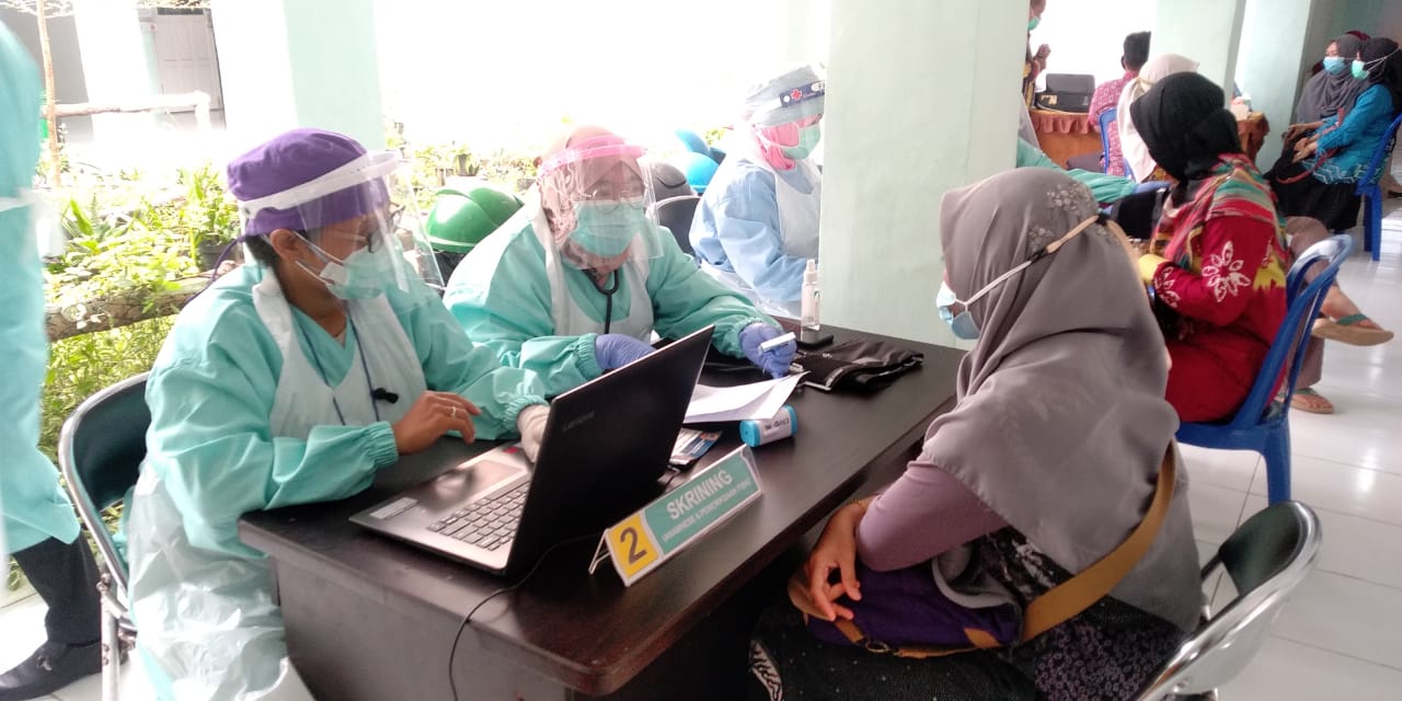 UPT Puskesmas Haur Gading Lakukan Vaksinasi Dosis Kedua Kepada Nakes