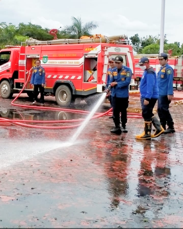 Satpol PP dan Damkar, Bersih-bersih Halaman Kantor Bupati