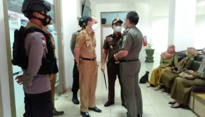 Setelah BPKAD, DPMD Giliran Toko Alya Galeri, Digeledah Kejari Tanah Bumbu