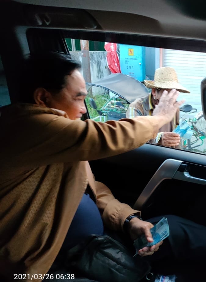 Kebiasaan Zairullah Berbagi Rezeki Dihari Jumat dengan Tukang Becak dan penyapu jalan