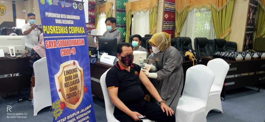 Anggota Dewan dan Staf Sekretariat DPRD Banjarmasin Jalani Vaksinasi Tahap Kedua
