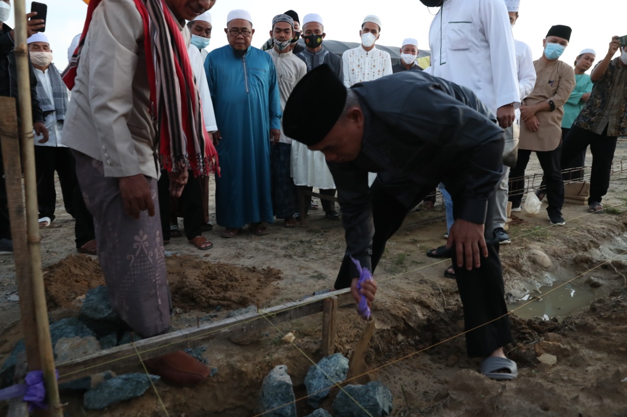 Wabup Tanbu Letakan Batu Pertama Pembangunan Ponpes Salafiyah