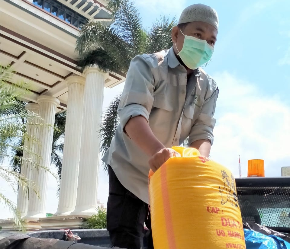 PT. TIA Sumbang 19 Karung Beras Untuk Istana Anak Yatim Darul Azhar