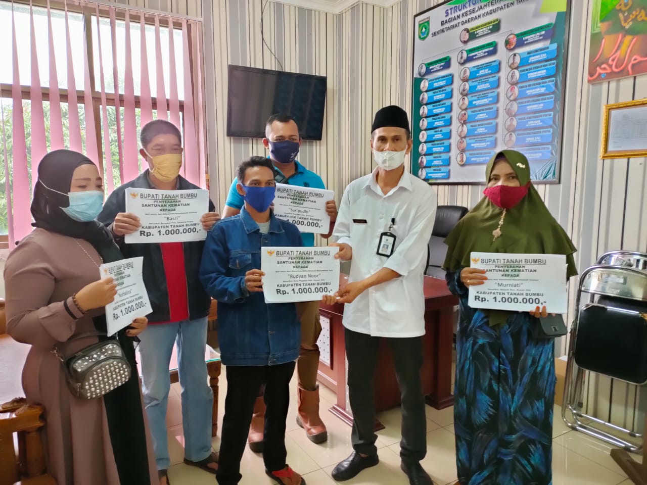 Zain : Hampir Setiap Hari Berikan Santunan Kematian Bagi Warga Tanah Bumbu