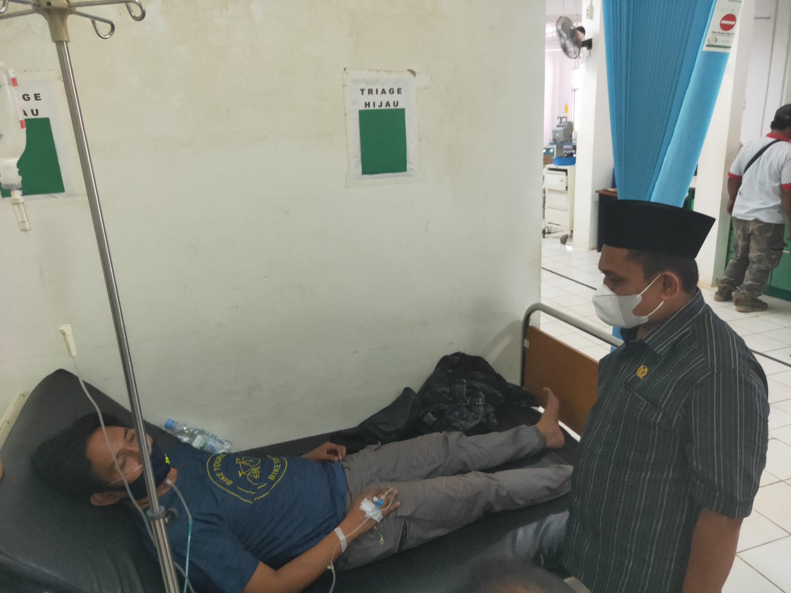 Anggota DPRD Tanah Bumbu Dari PKB Jenguk Wartawan iNews TV yang Mengalami Kecelakaan Tunggal