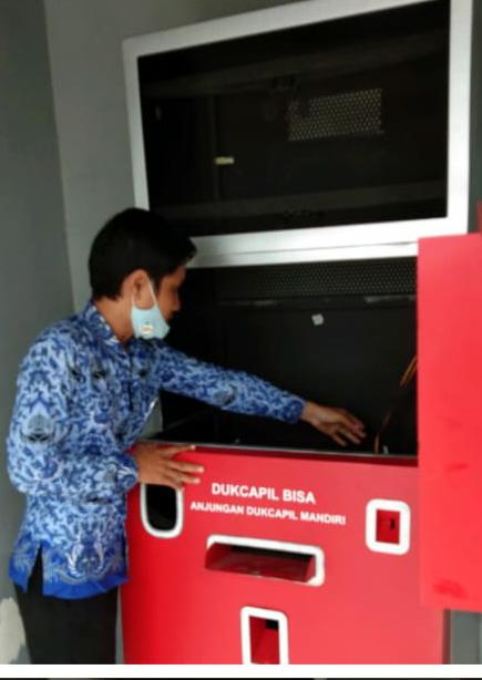 Dukcapil Punya Mesin ADM, Masyarakat Bisa Cetak Dokumen Secara Mandiri