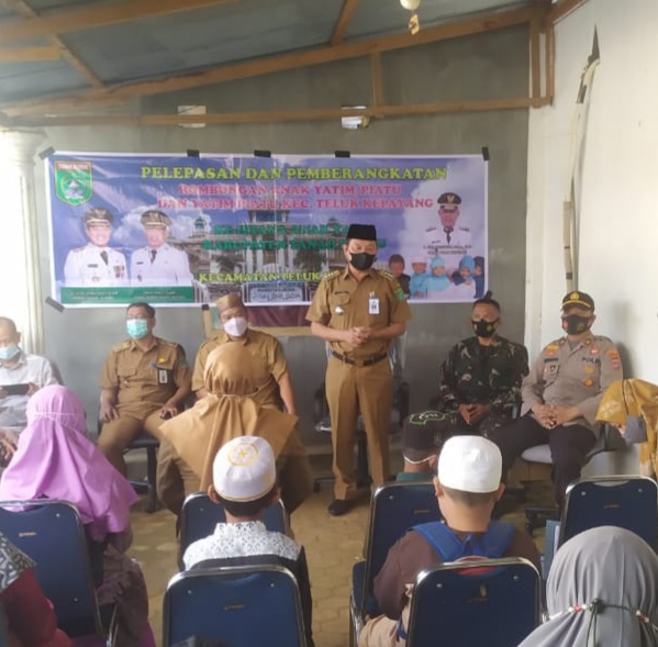 Camat Teluk Kepayang Antar Anak Yatim ke Istana Anak Yatim Darul Azhar