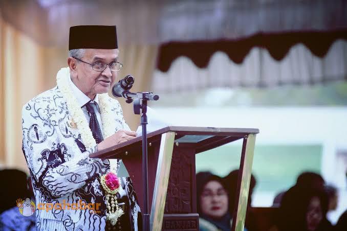 Sepotong Catatan: Kiai Khos ​​​​​​Khalil Sebelum Berpulang