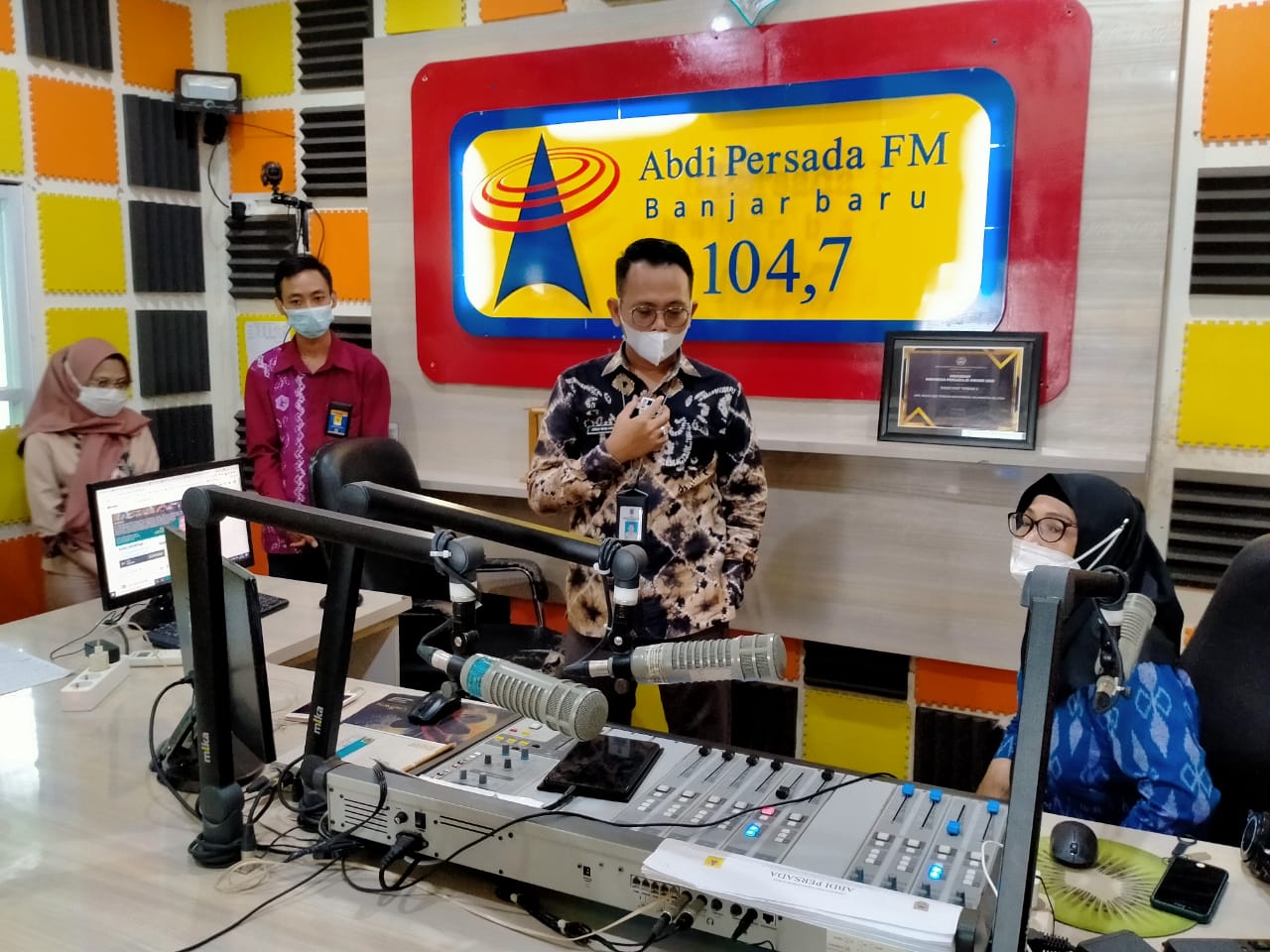 Direktur RSB Tanah Bumbu Kunjungi Abdi Persada 104,7 FM