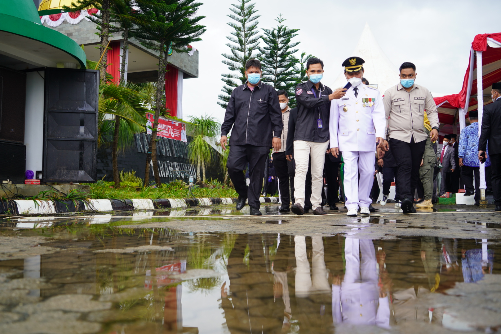 Diguyur Hujan, Peringatan Kemerdekaan RI ke 76 di Tanah Bumbu Tetap Hikmad