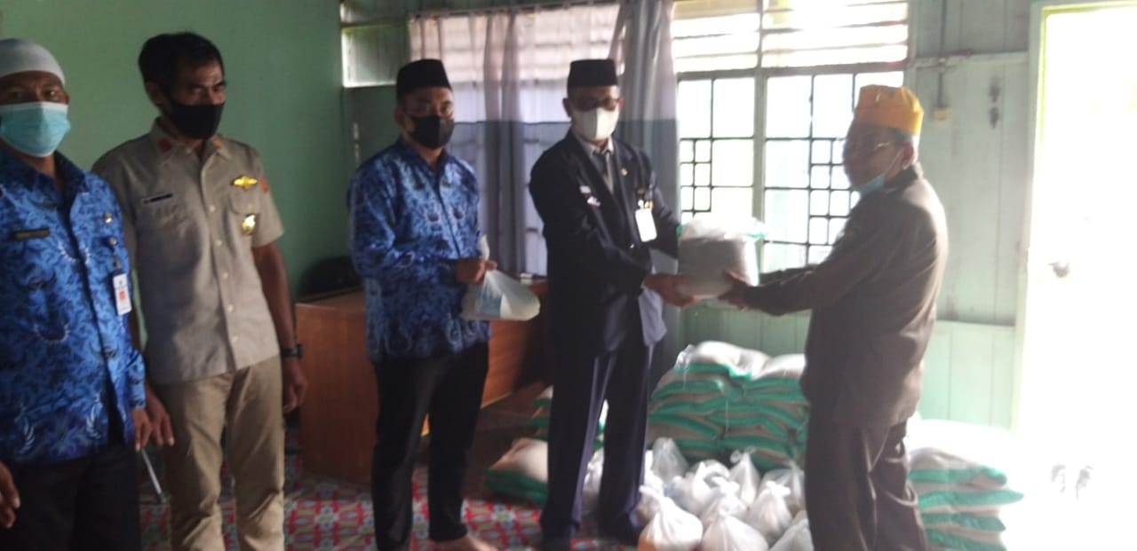 Pada HUT Kemerdekaan RI ke-76, Kadinsos : 40 Veteran Terima Santunan