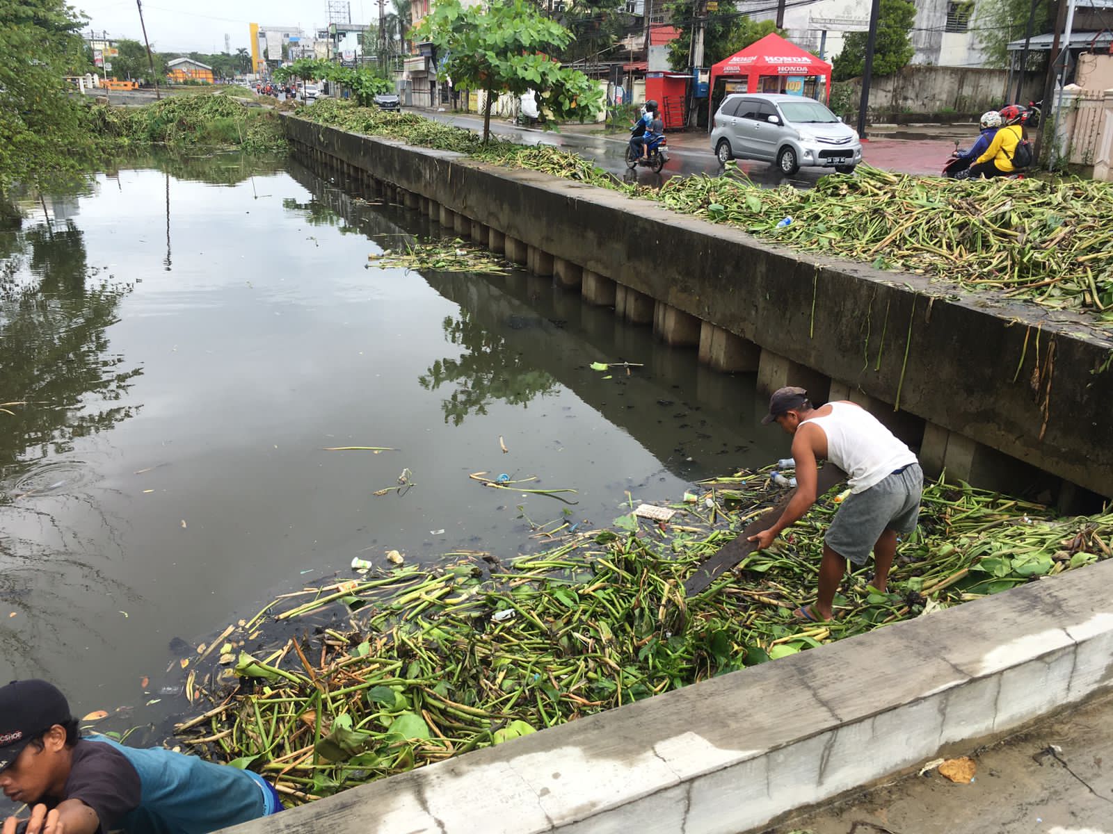 Jadi Spot Mancingmania, Sungai Veteran Paskadikuras dari Belukar Aneka Gulma
