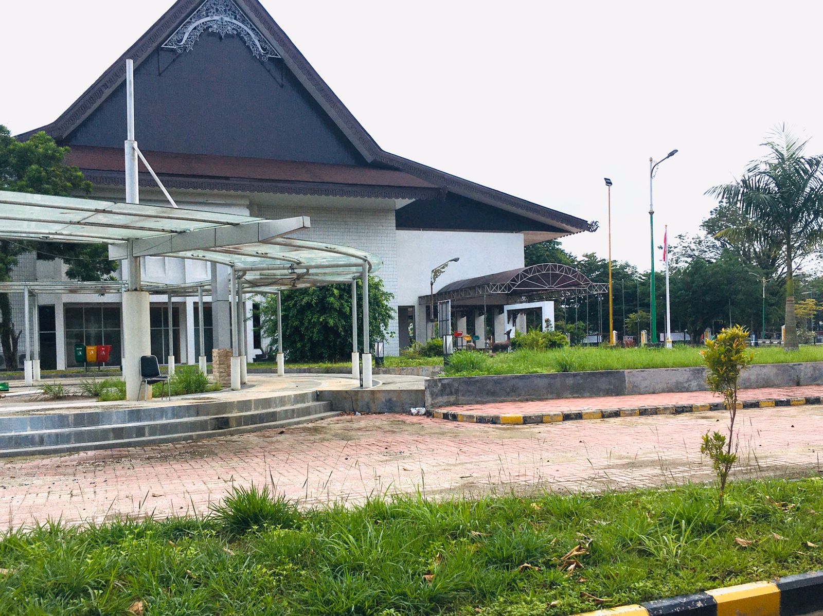 Kantor Gubernur Terbengkalai? Dewi Said: Bisa Jadi Obyek Wisata dengan Sedikit Sentuhan