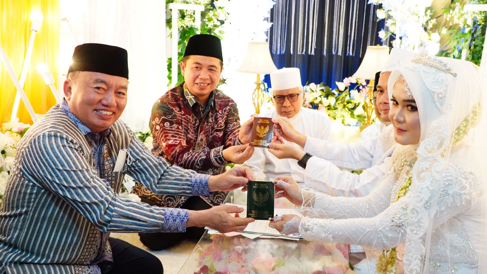 Dalam Satu Hari, Walikota Banjarmasin Dua Kali Jadi Saksi Akad Nikah