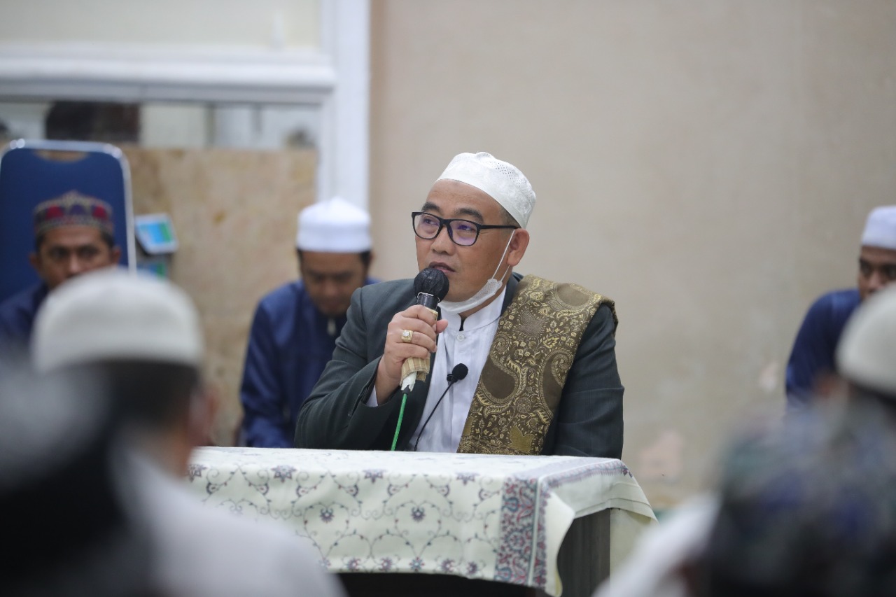 KH. Abdul Haris Isi Ceramah di Masjid Darul Azhar Nurussalam