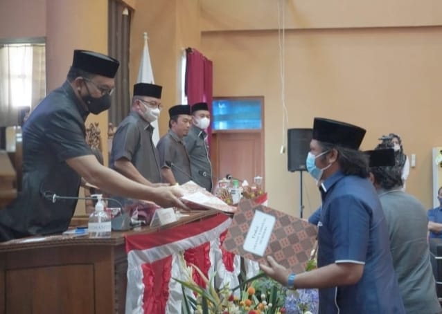 Fraksi di DPRD Tanah Bumbu Berikan Pandangan Umum Terhadap Dua Raperda