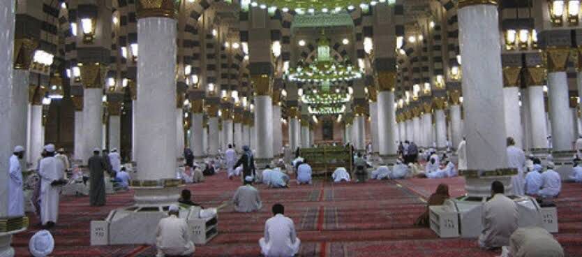 Itikaf di Masjid Nabawi Dibatasi, Sholat Fardu Kembali Jaga Jarak