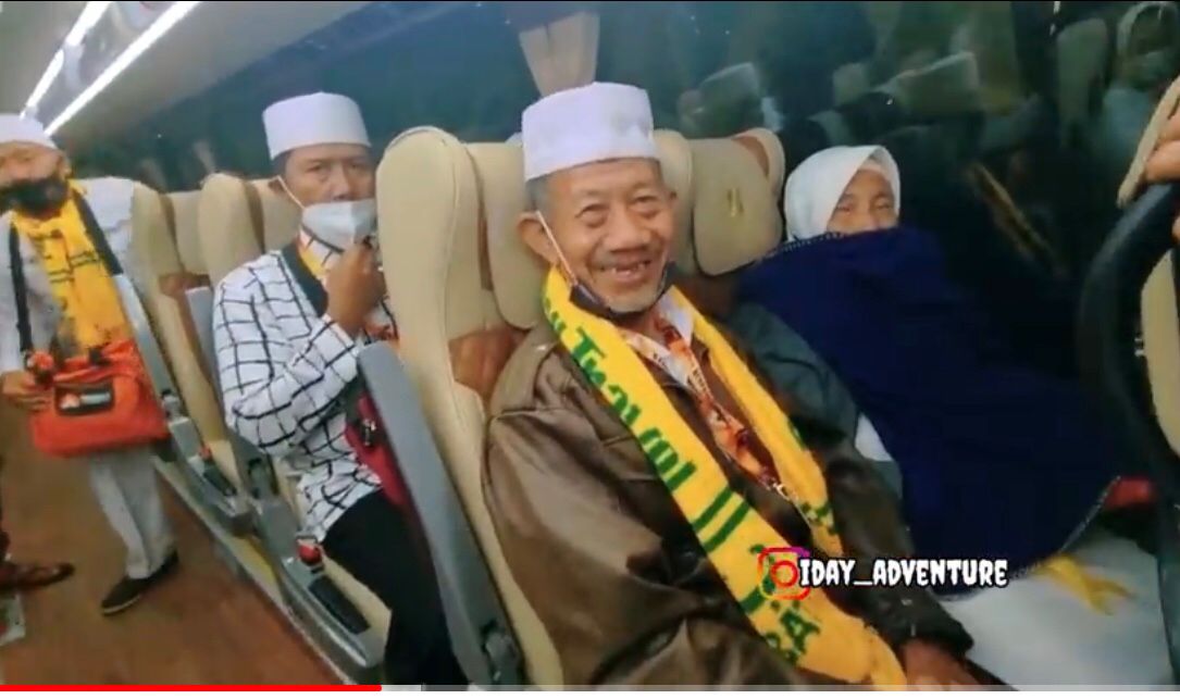 Akhirnya Tiba di Tanah Suci, Kakek 77 Tahun ini Kumpulkan Biaya Umroh Lima Tahun