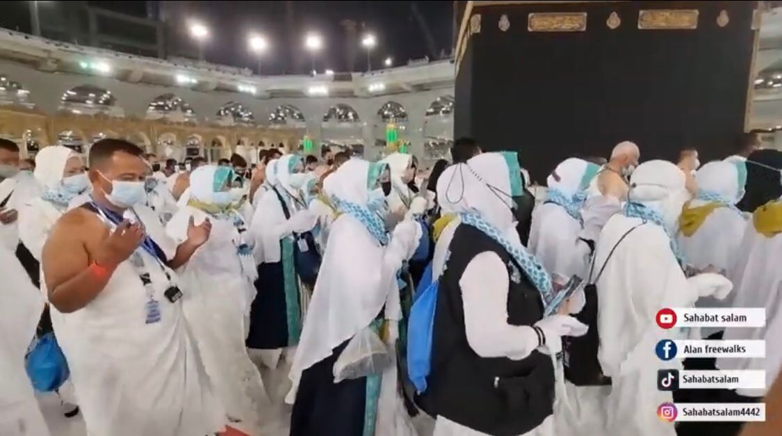 Menangis di Depan Kabah, 420 Jamaah Umroh Indonesia Perdana Lakukan Tawaf