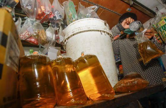 Sehari Jelang Migor ‘Harga Janji Pemerintah’ Pedagang di Banjarmasin Biarkan Raknya Kosong