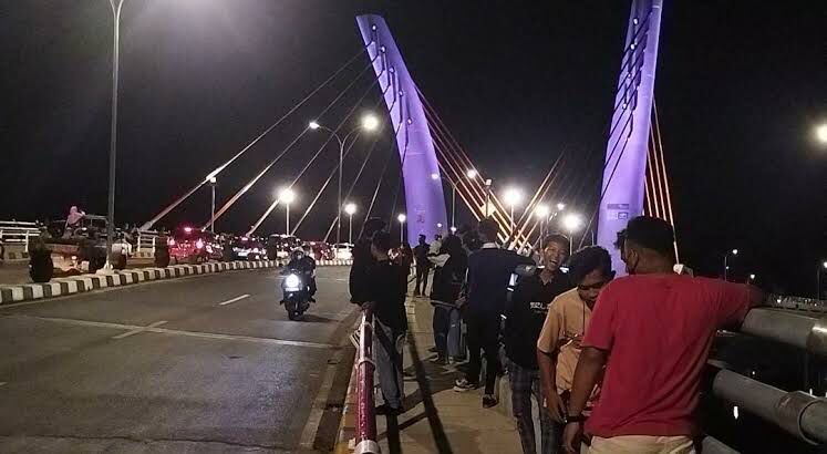 Jadi Gelap, Kabel Lampu Jembatan Alalak Dicuri, Warganet: Lemahnya Iman