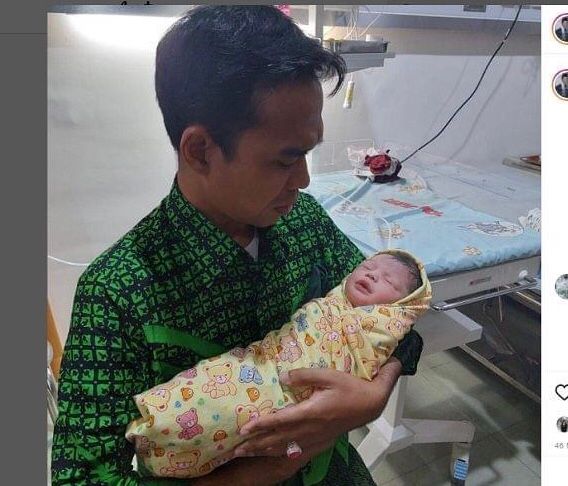 Istri UAS Melahirkan Bayi Lelaki, Warganet Sebut ‘Ustadz Sudah Hafal Doanya’