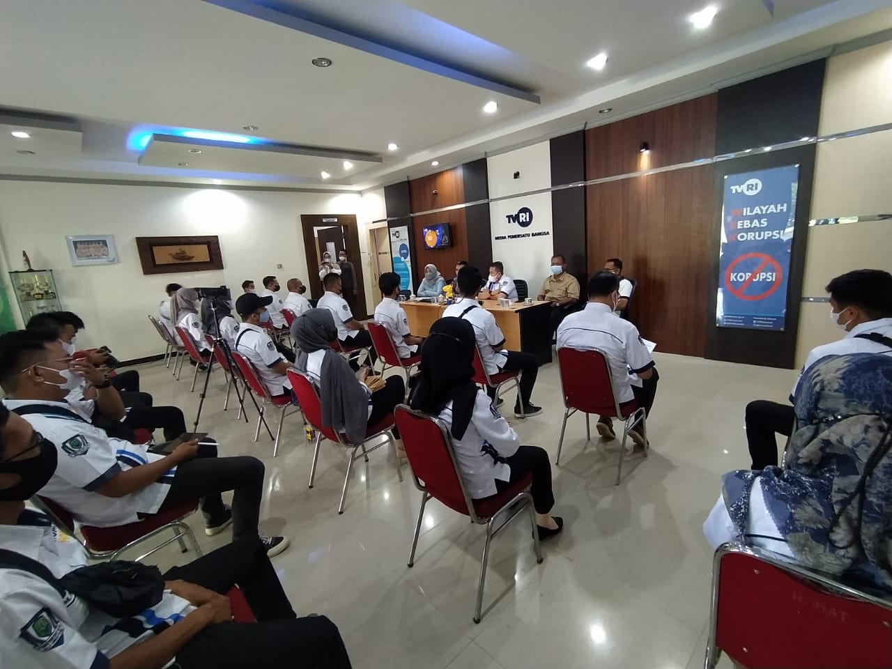 Diskominfon HSU Kunjungi TVRI