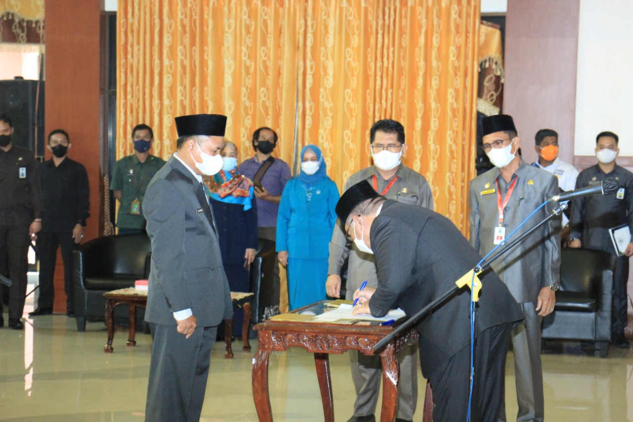 Husairi Lantik Delapan Pejabat Pimpinan Tinggi Pratama