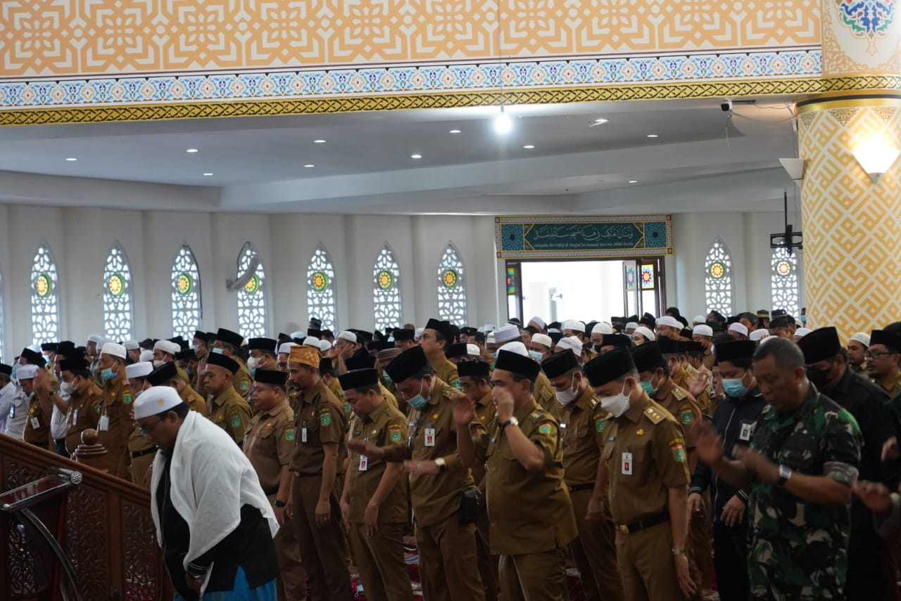 Bupati dan ASN Sholat Dhuha Berjamaah di Mesjid Agung Nurussalam