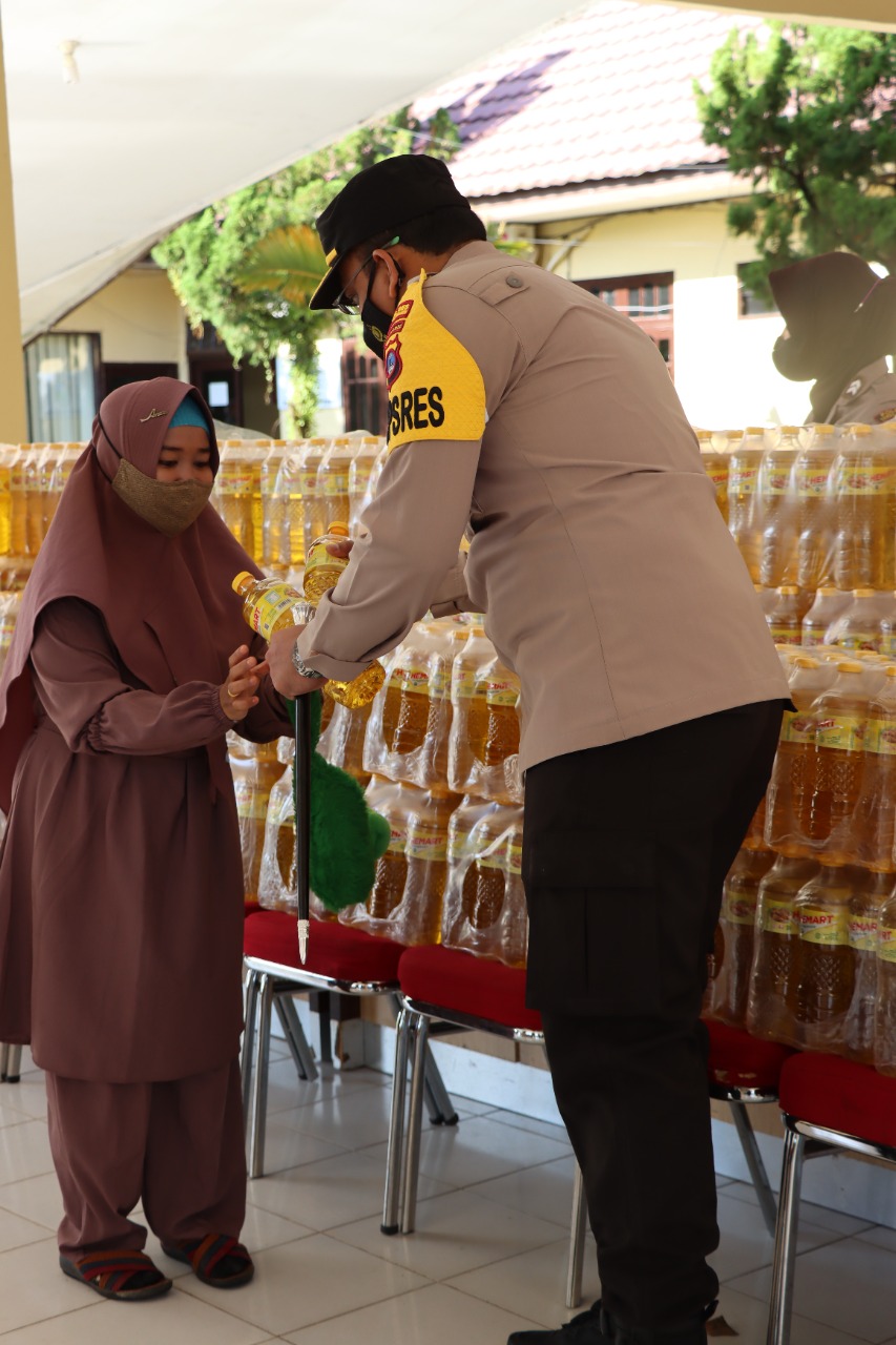 Polres Tanah Bumbu Gelar Pasar Murah Minyak Goreng