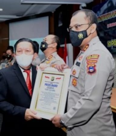 Kapolres Tanah Bumbu Menerima Penghargaan Presisi Award dari Lemkapi