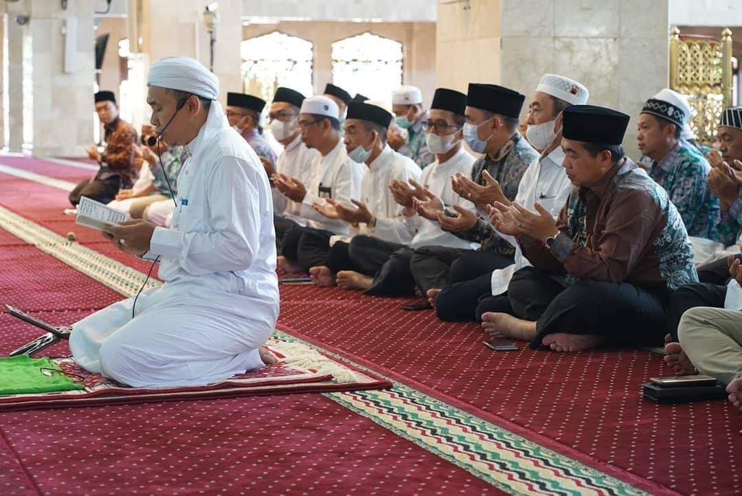 Walikota Ibnu Sina Lepas 267 Calhaj Banjarmasin