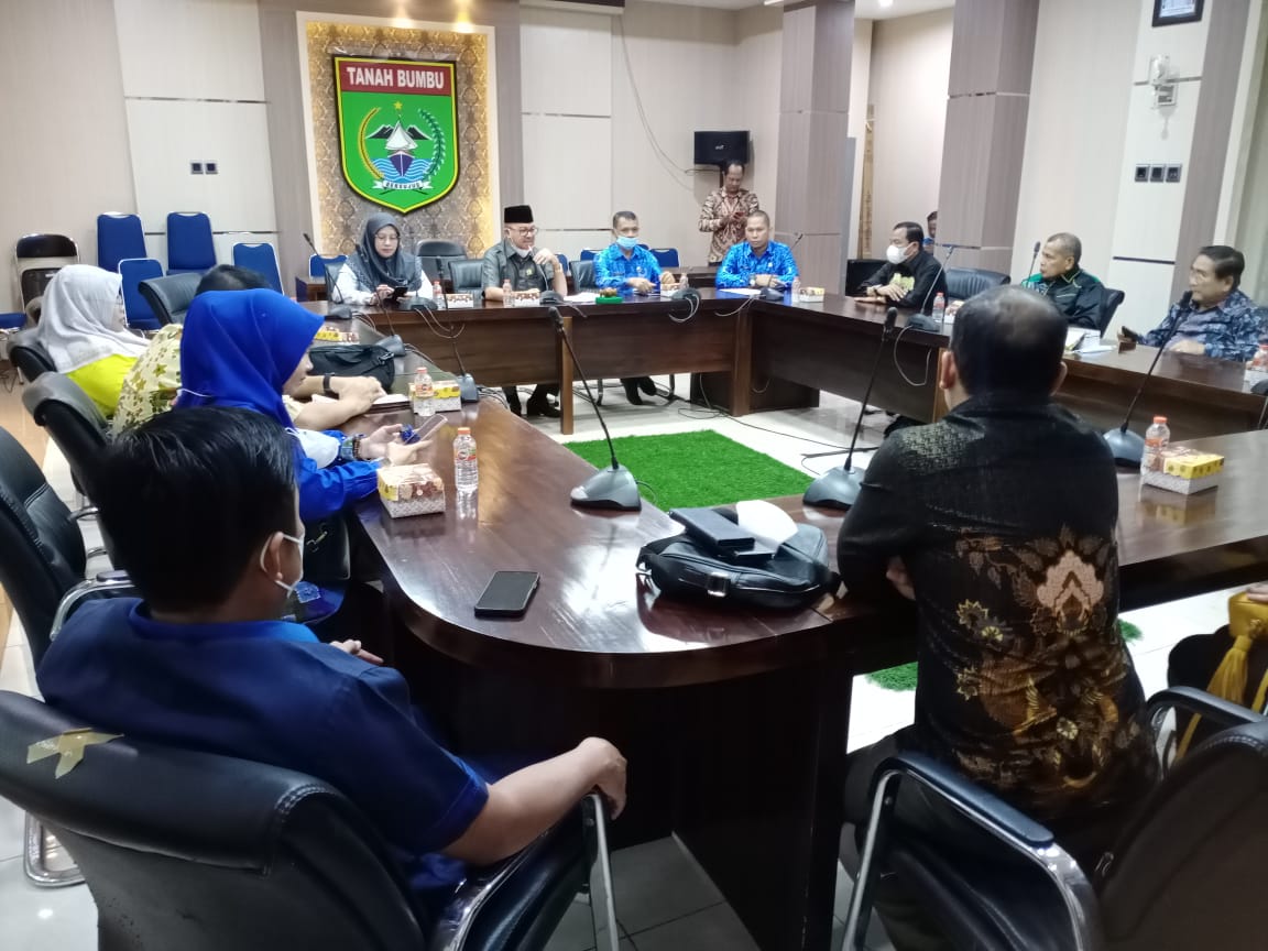 DPRD Tanah Bumbu Terima Kunjungan Komisi 2 dan 3 Kota Banjarmasin