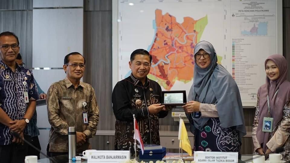 Diteken MoU Pemko Banjarmasin-IAI Tazkia Bogor: Kolaborasi Ekonomi Berbasis Syariah