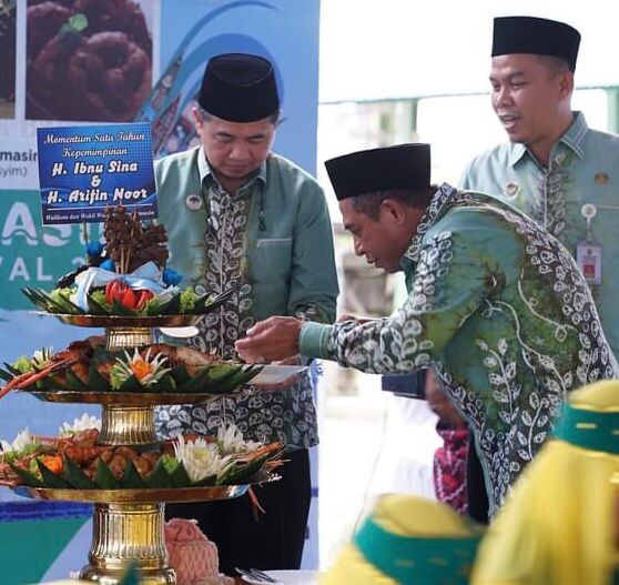 Setahun Ibnu-Ariffin: Ada Tumpeng Tiga Rangkap di Festival Kampung Banjarmasin