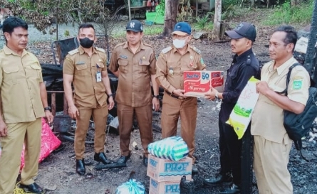 Wakil Bupati Tanah Bumbu Bantu Korban Kebakaran