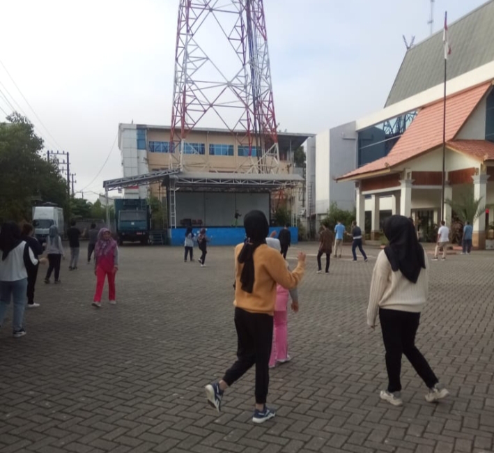 Hari Terakhir Magang di RRI Banjarmasin, Desy Aulia : Saya Ikut Senam Pagi