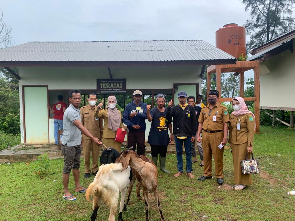 Warga Trans Nelayan Angsana Dilatih Budidaya Usaha Peternakan Kambing