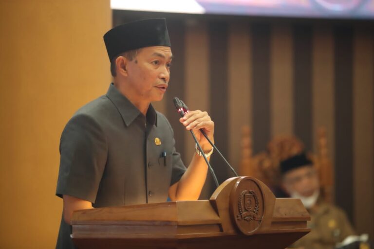 Bupato Sampaikan Jawaban di Paripurna DPRD