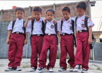 Ibu Paling Repot Sejagad? Si Kembar ‘Pandawa Lima’ nya Mulai Sekolah SD