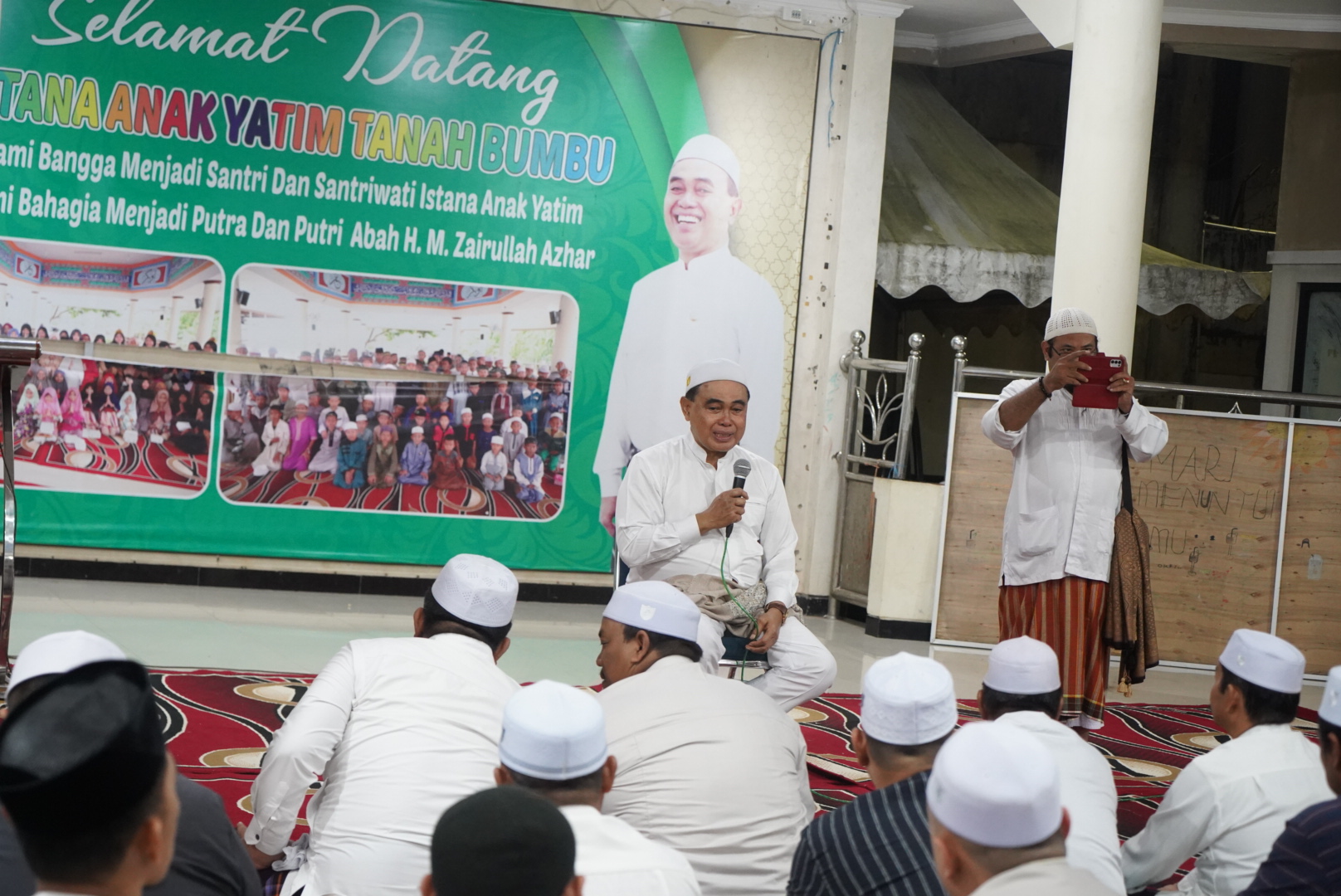 Zairullah Berikan Motivasi dengan Anak Yatim